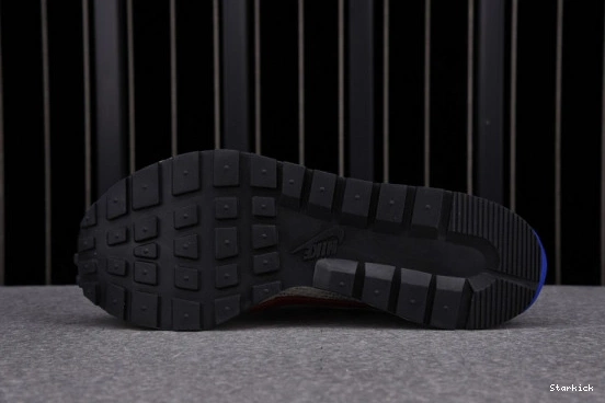 Royal Fuchsia Game Nike CV1363-100 sacai Vaporwaffle  Sport 1112